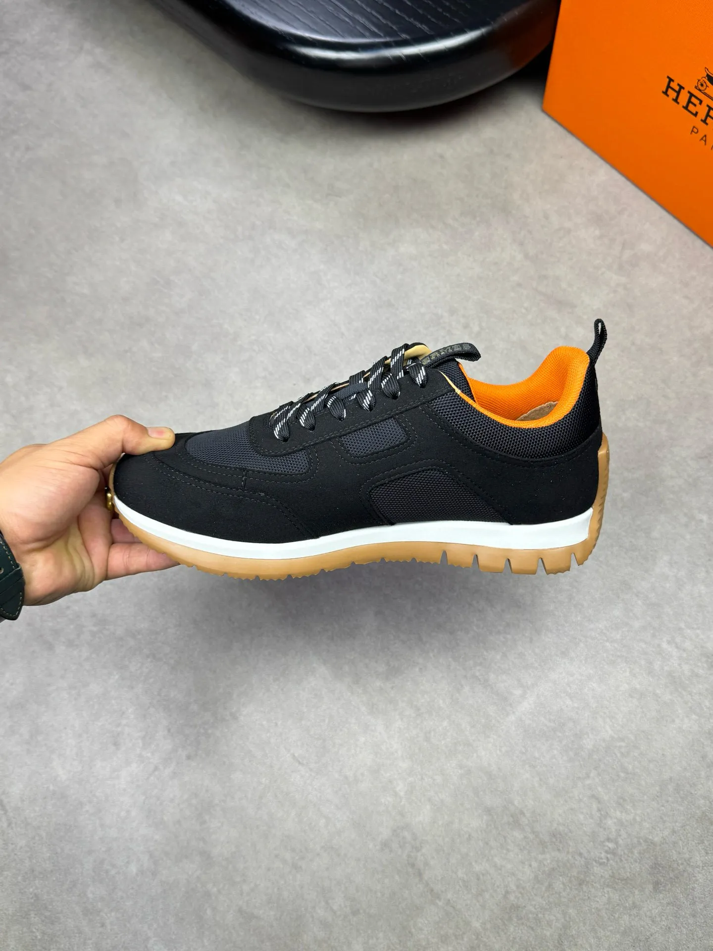 [HERMES] Hermès men's shoes 💰680💰 - high-end quality original items 🔍🔍🔍 casual sports shoes - upper: 🔝 suede environmentally friendly leather, brand high mercerized canvas body with forged ´H´ totem, tongue webbing injection molded brand logo - lining: brand canvas, foot pads; water-dyed cowhide -Outsole: ultra-light T men's shoes 💰U foam; two-color molded outsole -Ultra-high quality control, fine workmanship: highlighted (high-end, extravagance, grade) -Size: 39-44 (38, 45, can be customized)